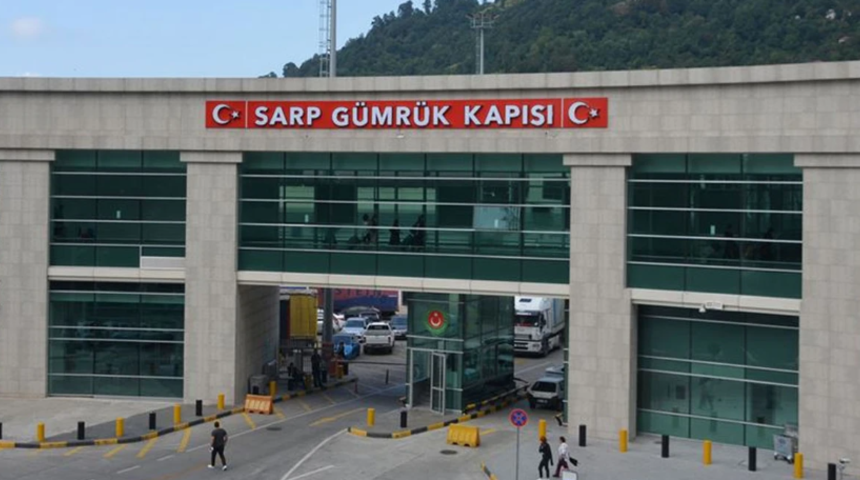 Sarp Sınır Kapısı'ndan bayram tatilinde 143 bin 846 yolcu geçti