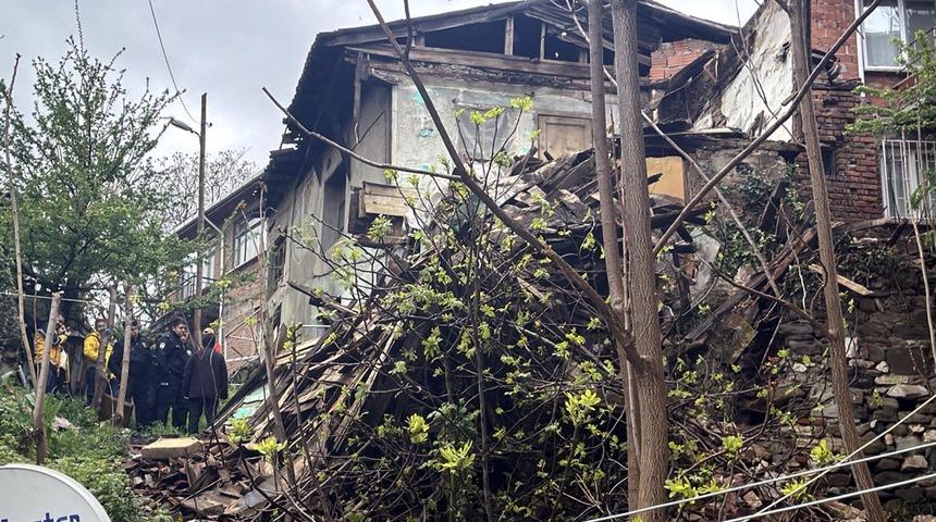 Tekirdağ'da 2 katlı ahşap ev büyük gürültüyle bir anda çöktü! Evin bir ay önce boşaltıldığı ortaya çıktı