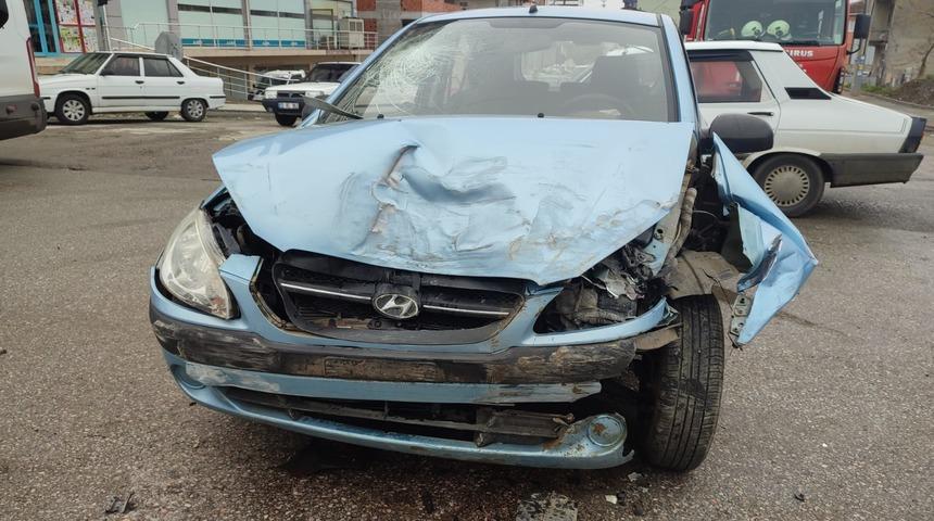 Samsun'da otomobil ile minibüsün çarpıştığı kazada 6 kişi yaralandı