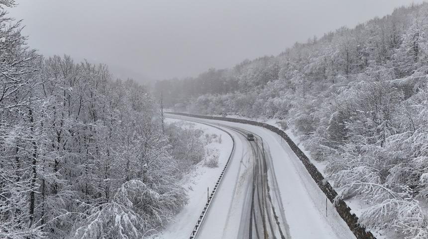 Kırklareli'nin yüksek kesimlerinde kar yağışı etkisini artırdı