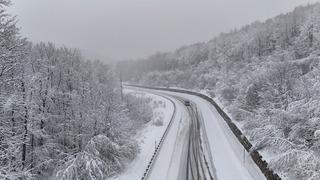 Kırklareli'nin yüksek kesimlerinde kar yağışı etkisini artırdı