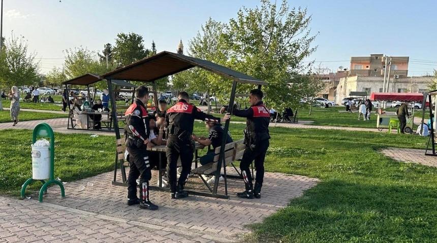 Mardin'de denetimlerde 70 s&uuml;r&uuml;c&uuml;ye cezai işlem uygulandı! &Ccedil;ok sayıda ka&ccedil;ak &uuml;r&uuml;n ele ge&ccedil;irildi