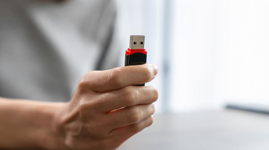 USB bellekte mıknatıs var mı? USB bellekte mıknatıs bulunur mu?