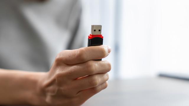 USB bellekte mıknatıs var mı? USB bellekte mıknatıs bulunur mu?