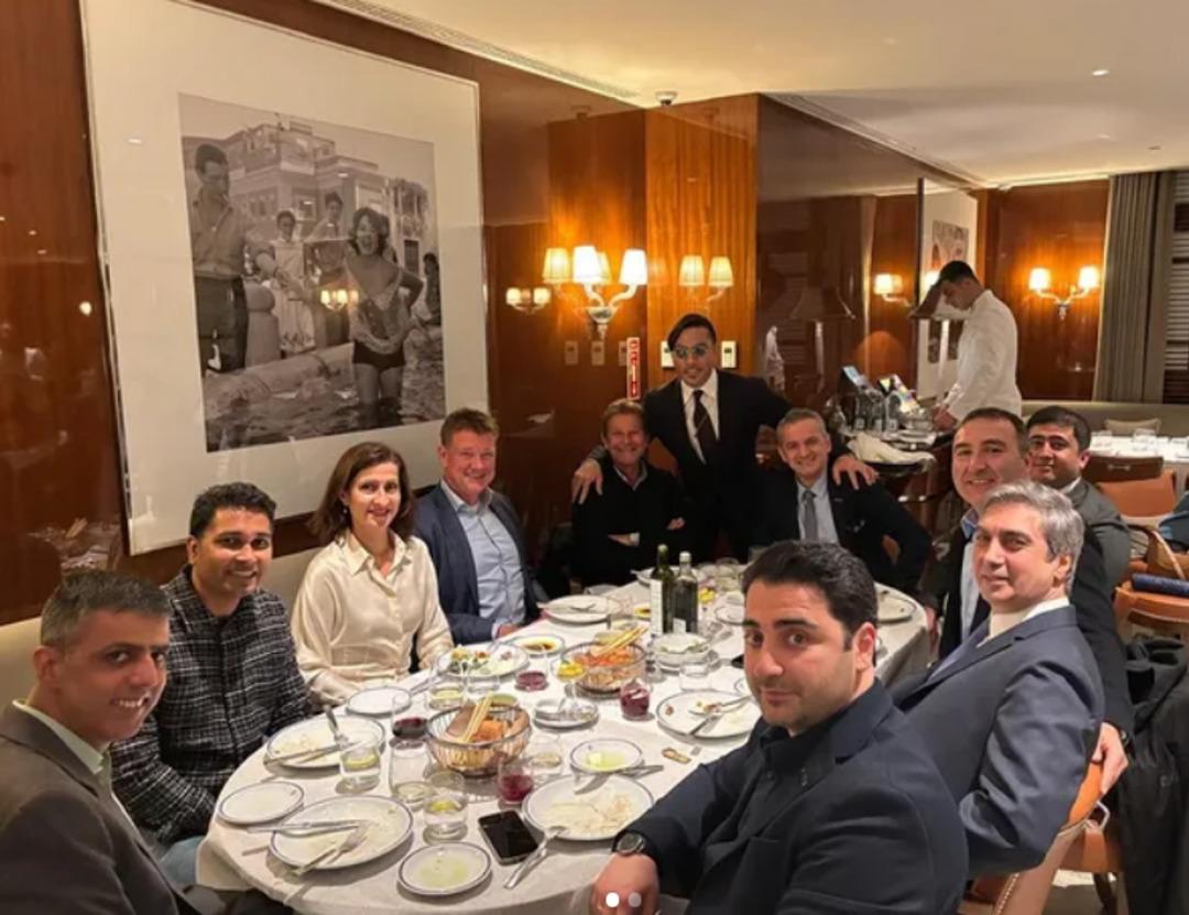 Kurtlar Vadisi nin Polat Alemdar ı Necati Şaşmaz, Özgür Özel in boykot listesindeki o mekanda ortaya çıktı! Nusret Gökçe ile poz 1