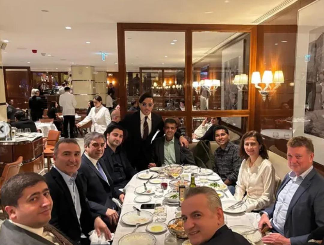 Kurtlar Vadisi nin Polat Alemdar ı Necati Şaşmaz, Özgür Özel in boykot listesindeki o mekanda ortaya çıktı! Nusret Gökçe ile poz 2