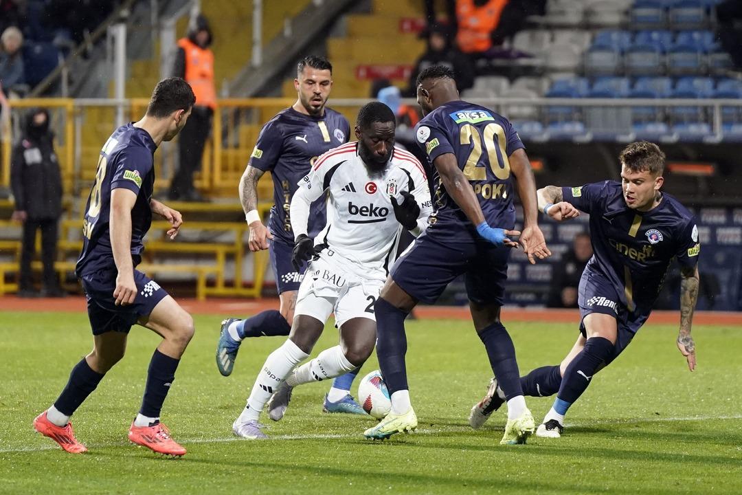 Beşiktaş puanı 90 da kurtarınca Nihat Kahveci çıldırdı! O isme ateş püskürdü: Takımdan kovun! 1