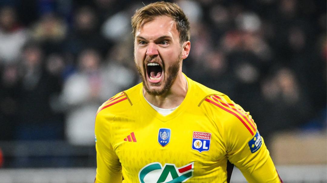 Fenerbahçe anlaşmayı bozdu! Galatasaray ın bitirdiği isme ezeli rakibi 3 katını teklif etti ve elinden kaptı 2