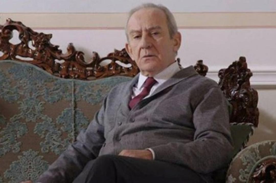 Usta tiyatrocu ve oyuncu Ahmet Levendoğlu na veda! Ünlü isimler akın etti! Gözyaşları sel oldu 4