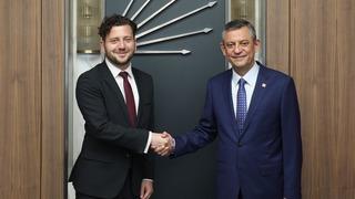 CHP lideri Özel, Almanya Yeşiller Partisi Eş Genel Başkanı Banaszak ile bir araya geldi