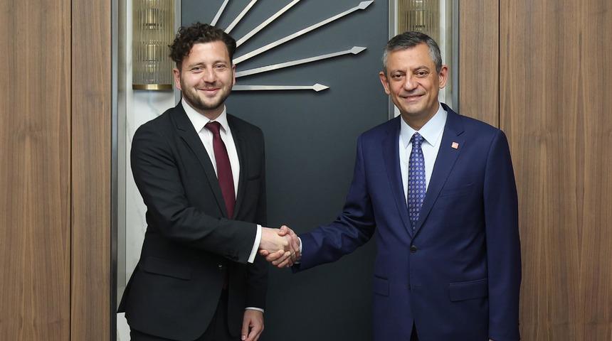 CHP lideri Özel, Almanya Yeşiller Partisi Eş Genel Başkanı Banaszak ile bir araya geldi