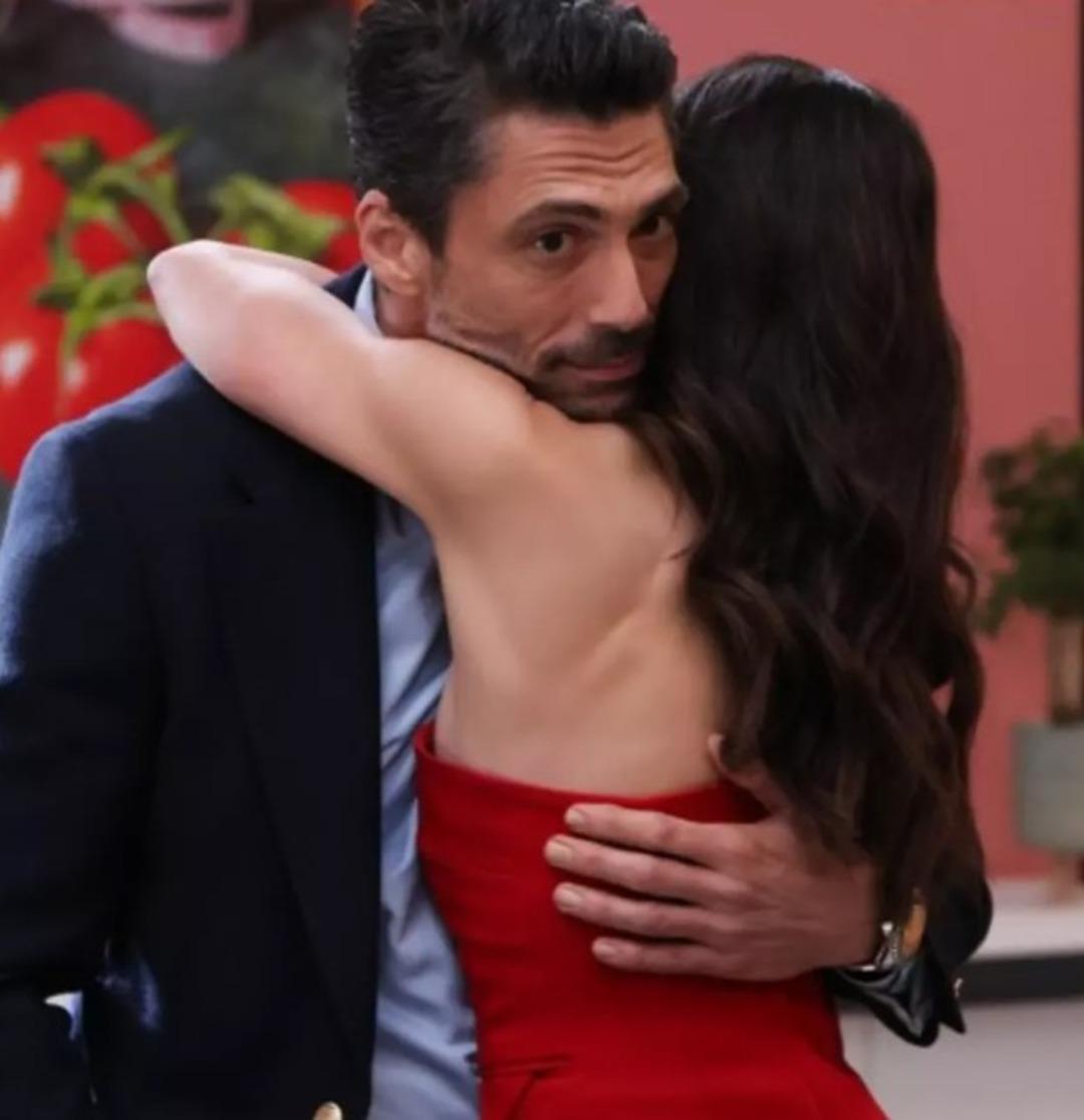 Dizi bitince aşkını ilan etmişti! Sandık Kokusu nun yıldızı Nesrin Cavadzade nin mutluluğu kısa sürdü! Ayrılık sebebi...  2