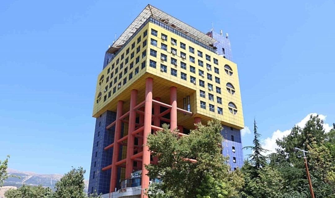 Dünyanın en saçma binası olarak biliniyordu! Yıkıldı, yerine bakın ne yapılacak 1