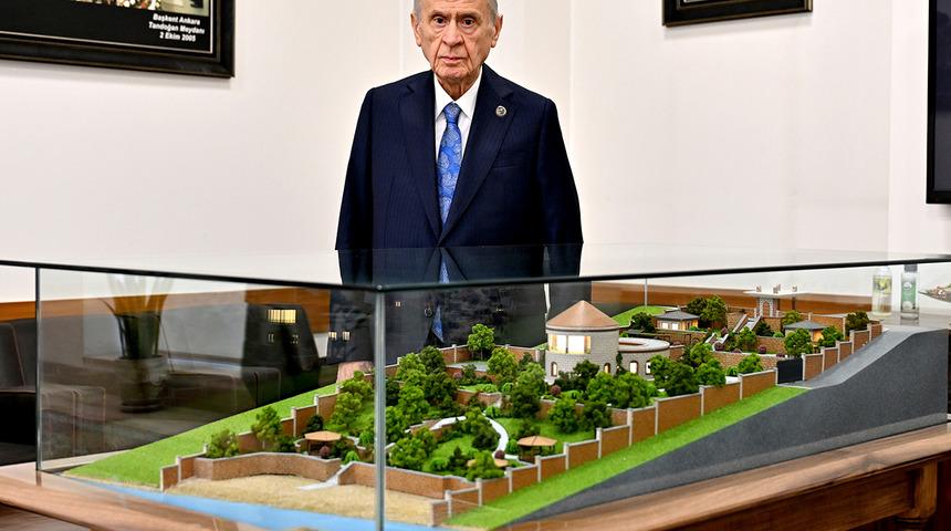 Bahçeli inşa ettiriyor! Konağın yapımı tamamlandı, maketini inceledi