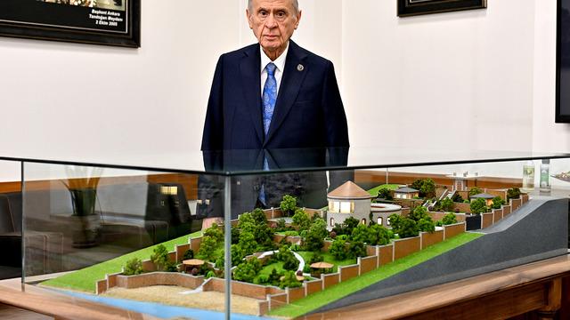 Bahçeli inşa ettiriyor! Konağın yapımı tamamlandı, maketini inceledi
