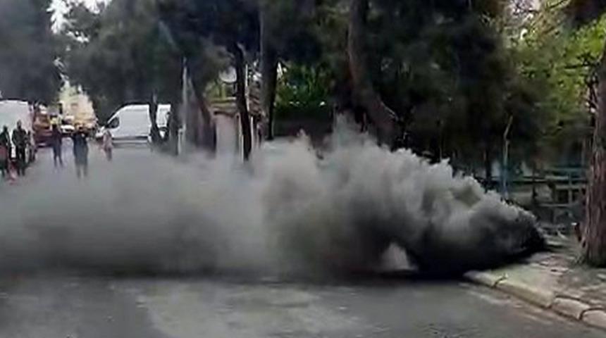 Yeraltı kabloları yandı; caddeyi duman kapladı