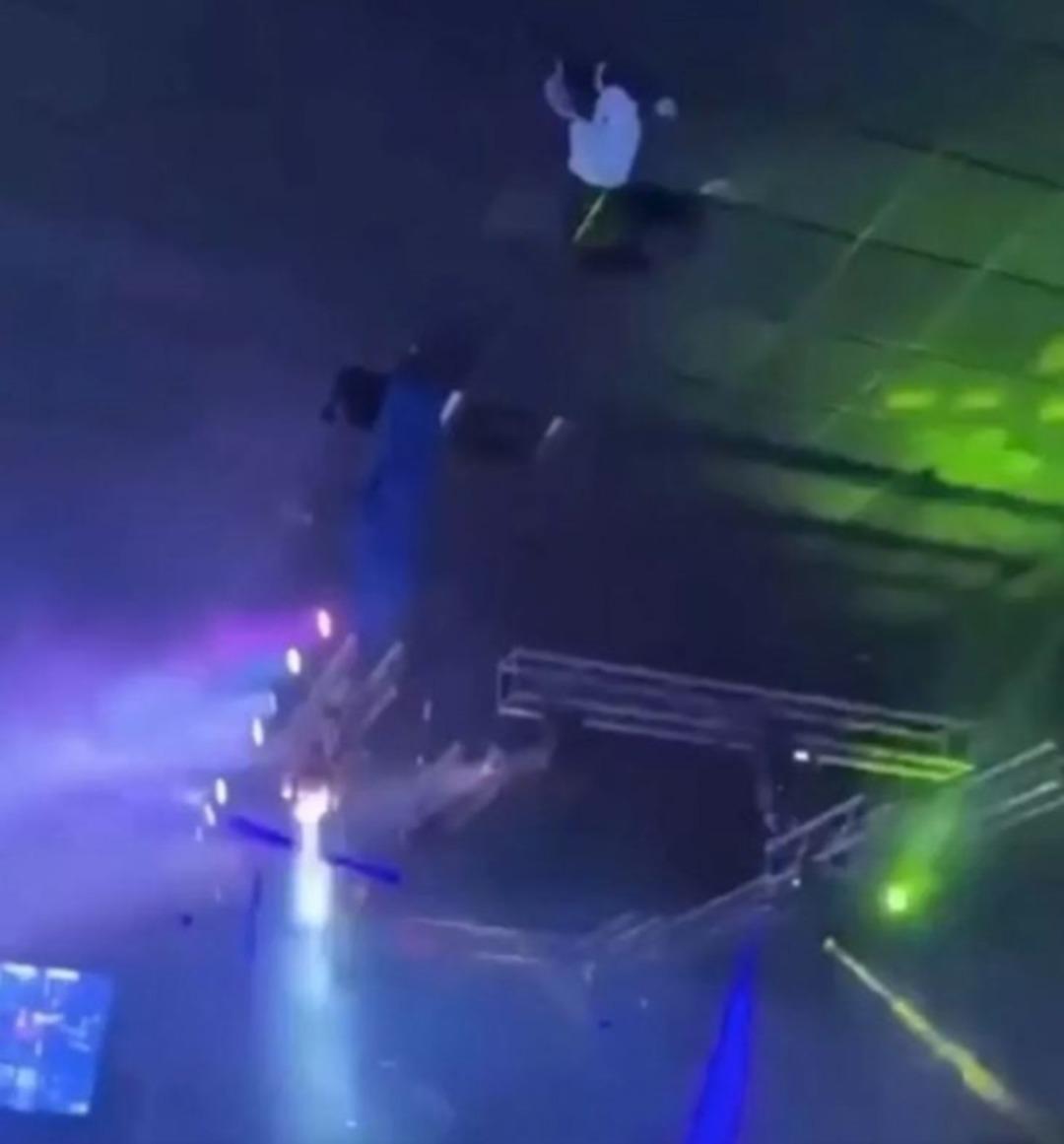 Gece kulübünde facia! Çatı, dans pistinin üzerine düştü! Ölü ve yaralılar var 1