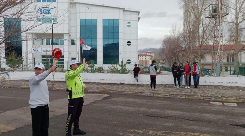 Emniyetten öğrencilere trafik eğitimi