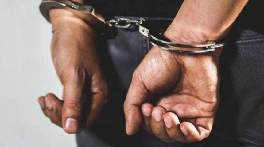 Kesinleşmiş 20 yıl hapis cezası bulunan şahıs hırsızlık yaparken suçüstü yakalandı