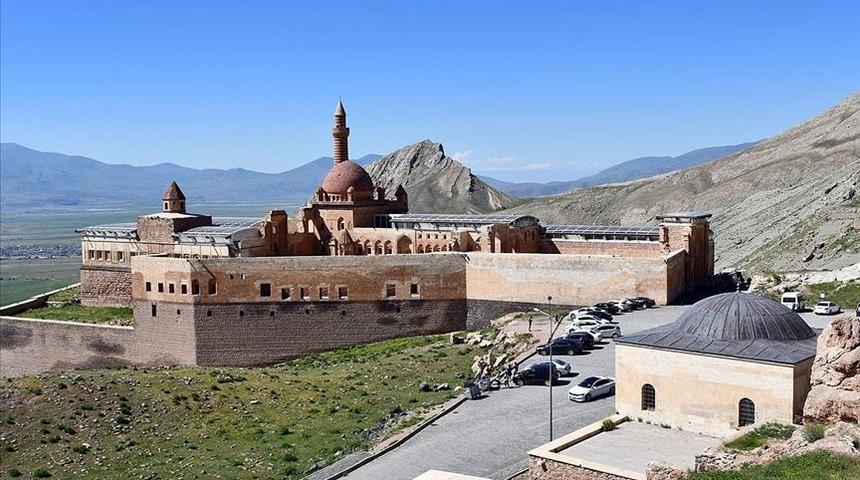 İshak Paşa Sarayı, bayram tatilinde 17 bin ziyaretçiyi ağırladı
