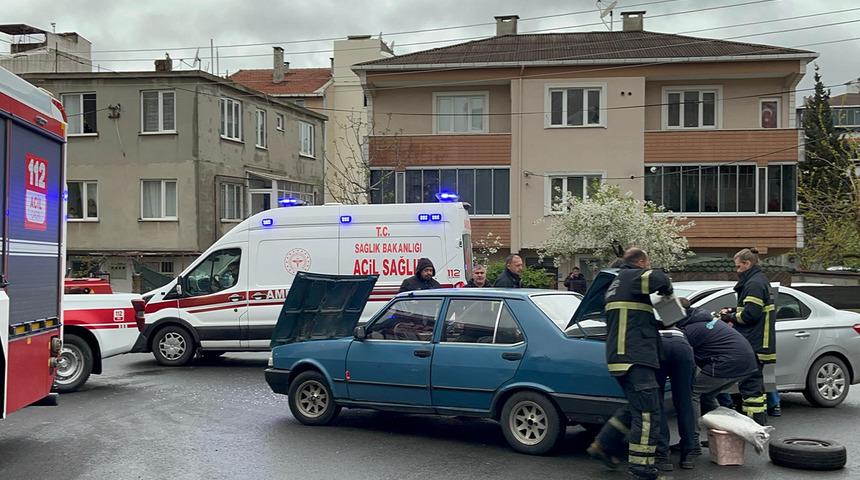 Çorlu'da trafik kazası! İki otomobil çarpıştı: Sürücü aracın içinde sıkıştı