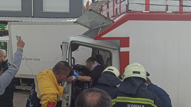 Konya'da feci kaza! Direksiyon başında fenalaştı, park halindeki araçlara çarptı... Sürücünün gerçeği ortaya çıktı