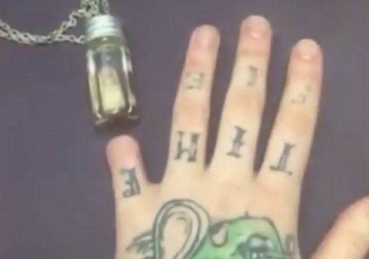 Kolye yapmak için serçe parmağını kesti G1