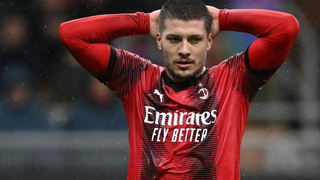 İtalyan devinin yıldızı ile o Süper Lig takımları ilgileniyor! Babası resmen açıkladı...