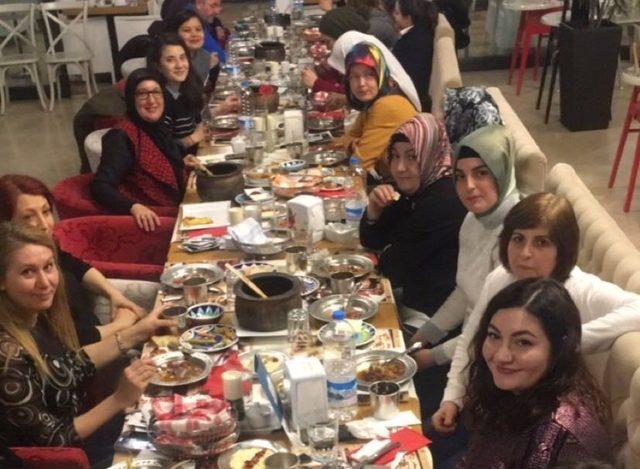 Ayten Usta &ccedil;alışanları moral yemeğinde buluştu 2