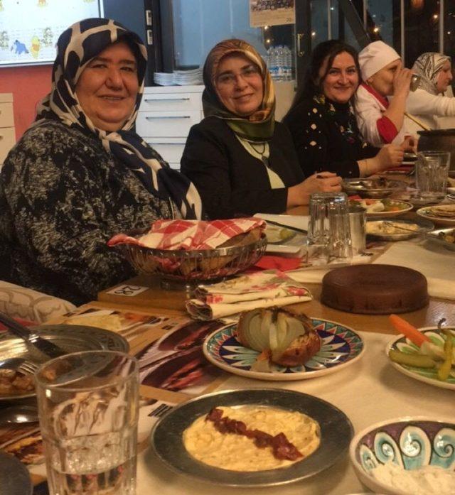 Ayten Usta &ccedil;alışanları moral yemeğinde buluştu 3