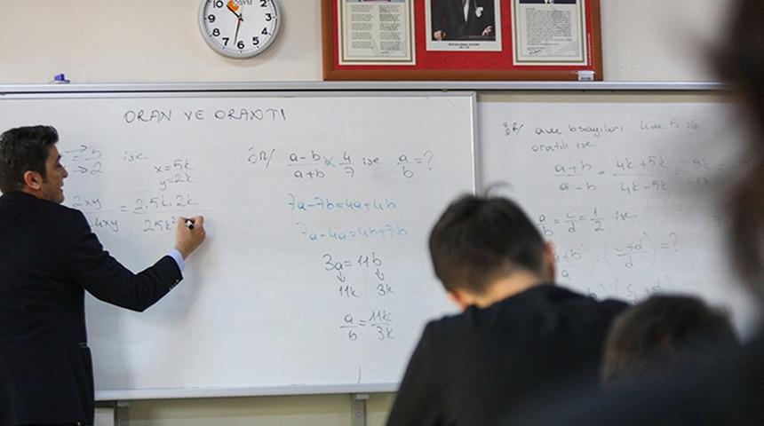 Özel kolejde maaş alamayan öğretmenler işi bıraktı! Veliler okulu bastı