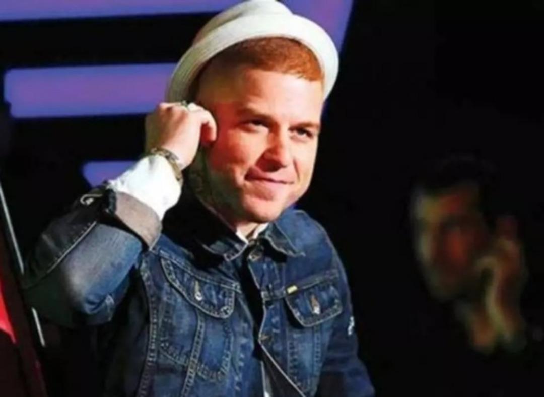 Rasim Ozan Kütahyalı "Kendimi apolitik hissediyorum" diyen Athena Gökhan a açtı ağzını yumdu gözünü!   Eyyamcıdır, oynaktır...   1