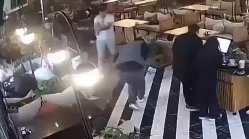 Elazığ’da 2 kişinin yaralandığı silahlı saldırı kamerada