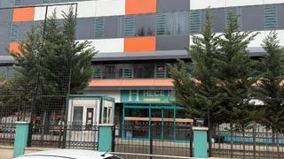 Özel kolejde maaş alamayan öğretmenler işi bırakınca veliler okulu bastı