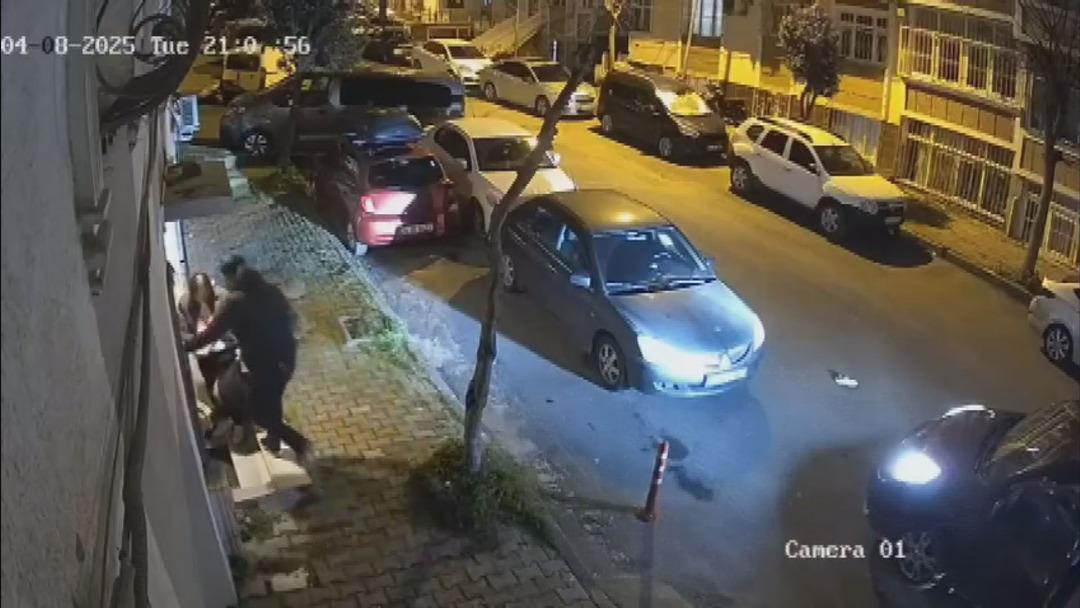 ISTANBUL--GAZIOSMANPASADA-SOKAK-ORTASIN_649293_192366
