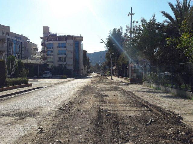 Kemer Deniz Caddesi sezona hazır