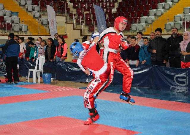 Kick Boks Yıldızlar müsabakaları Isparta'da yapılıyor