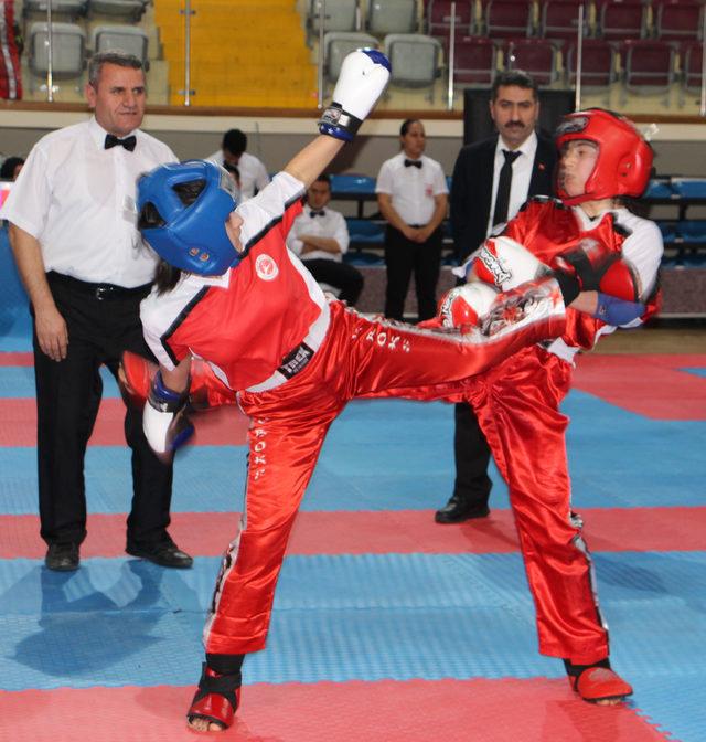 Kick Boks Yıldızlar müsabakaları Isparta'da yapılıyor