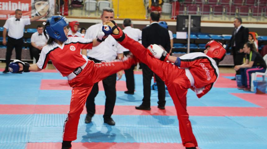 Kick Boks Yıldızlar m&uuml;sabakaları Isparta'da yapılıyor