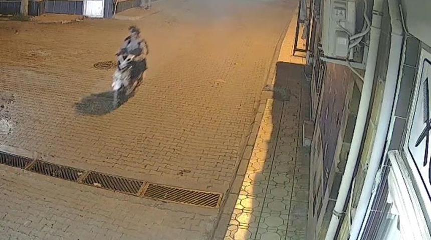 Alışverişe girdi motosikletinden oldu