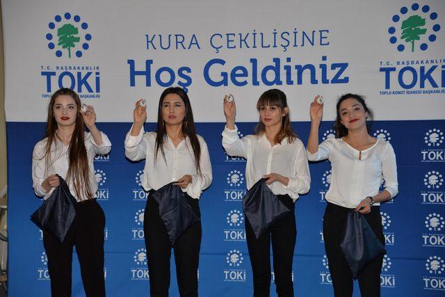 Adana'daki TOKİ çekilişinde büyük heyecan