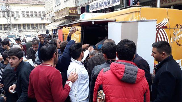 Kızıltepe’de vatandaşlara aşure ikramı