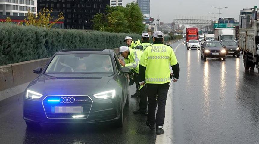 Bakan Yerlikaya: Kanunsuz çakar kullanımı 95 günde %80 düştü