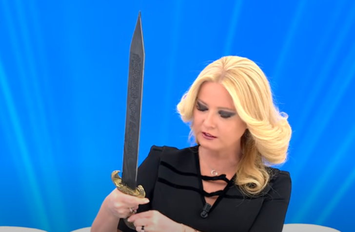 "Palu Ailesi gibi!" Kendini melek, kocasını mehdi, babasını peygamber ilan etti! Altınları, evleri sattırdı...  G3