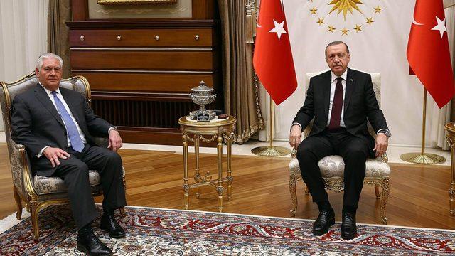 ABD Dışişleri Bakanı Rex Tillerson Cumhurbaşkanı Tayyip Erdoğan ile dün akşam bir araya geldi.