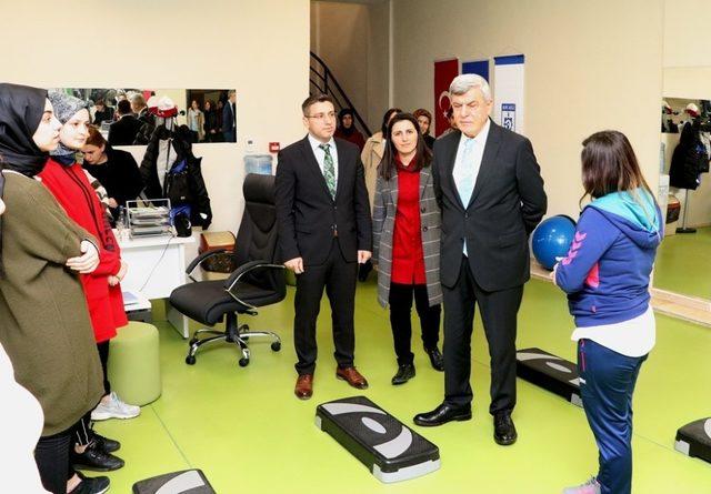 Başkan Karaosmanoğlu öğrencilerle buluştu