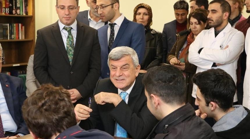 Başkan Karaosmanoğlu &ouml;ğrencilerle buluştu