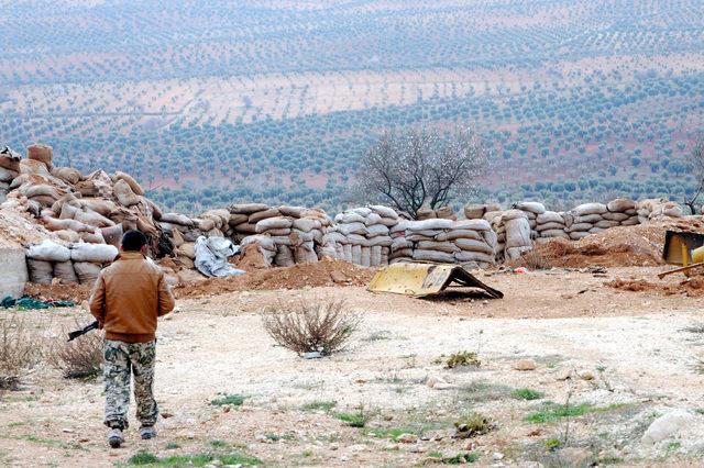 PYD'li teröristler, her tepeye kule ve tünel inşa etmiş