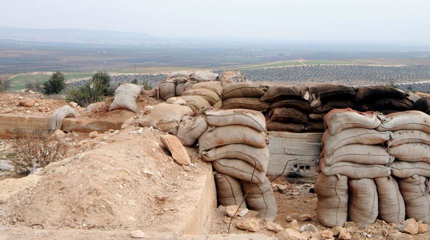 PYD'li ter&ouml;ristler, her tepeye kule ve t&uuml;nel inşa etmiş