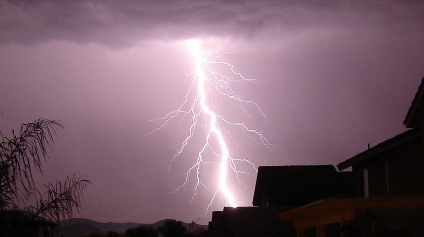 Hindistan'da korkunç doğa olayı! Yıldırım düştü, 8 kişi hayatını kaybetti...
